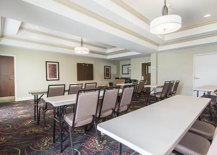 Holiday Inn Express & Suites Cullman By Ihg